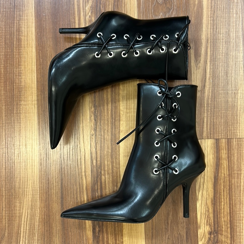Brand new leather black pointy fall boots